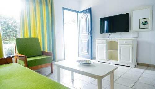 Bungalow with Garden View