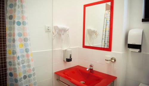 Twin Room with Private Bathroom