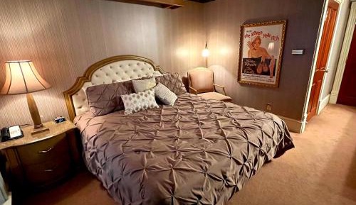 Single King Room