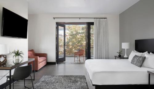 Deluxe King + Spa