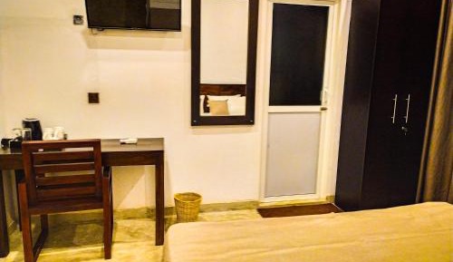 Deluxe Double Room (2 Adults + 1 Child)