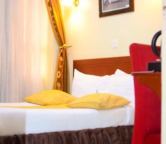Deluxe Queen Room