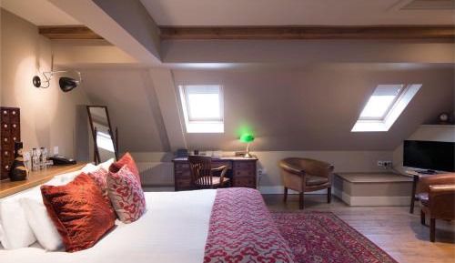 Double/Twin 2-The Study Room