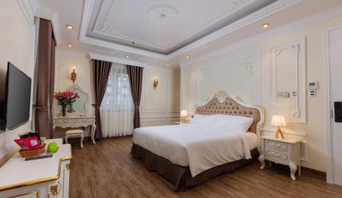 Deluxe Queen Room
