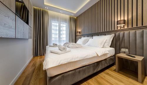 Queen Suite with Spa Bath