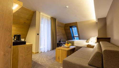 Triple Room with Mountain View