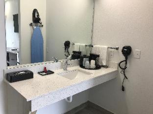 King Suite with Roll-In Shower and Kitchenette - Disability Access/Non-Smoking