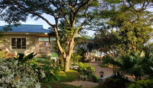 Tree Tops Unit 2 with Balcony and Garden View