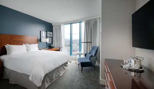Classic Queen Room with City View