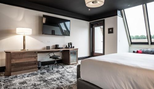 King Room with Balcony