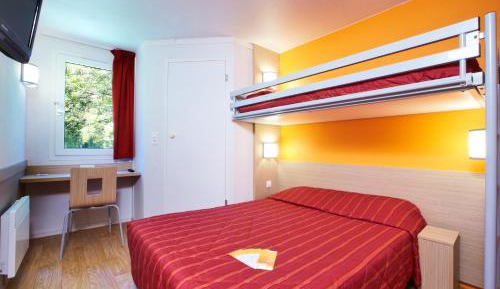 Triple Room (1 Double Bed + 1 Single Bed)