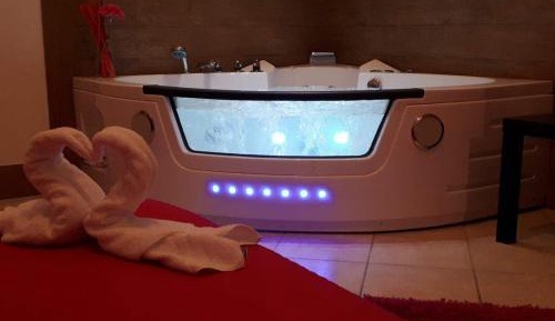 Queen Suite with Spa Bath