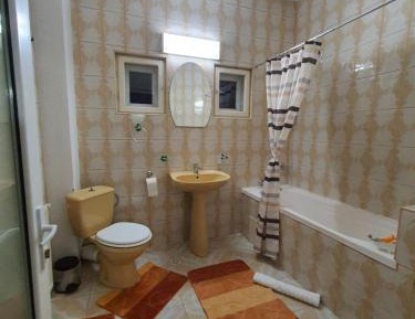 Deluxe Room (2 Adults + 1 Child)