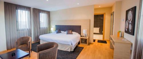 Deluxe Suite with Spa Bath