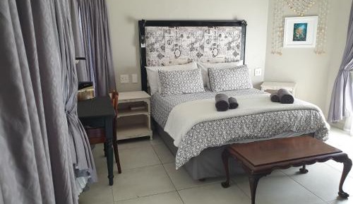 Queen Room with Garden View