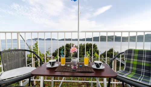 Two Bedroom Apartment with Balcony and Sea View