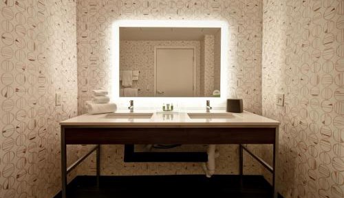 Standard Queen Room with Two Queen Beds and Tub - Mobility/Communications Accessible