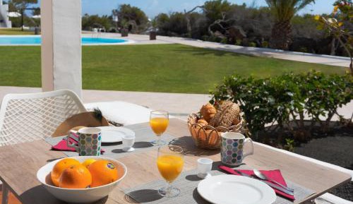 Apartment with Pool View 