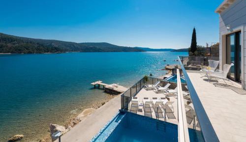 Villa - Beach Front
