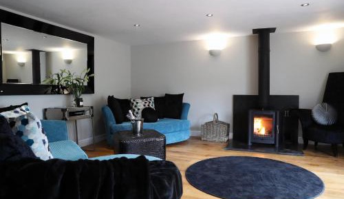 Two-Bedroom Cottage With Hot Tub