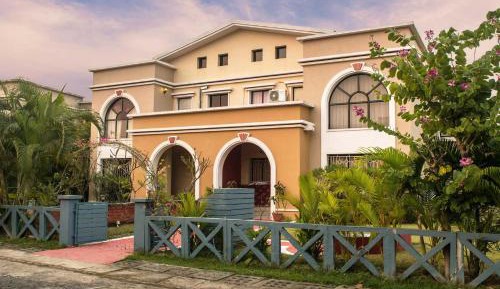 Villa with Garden View