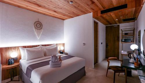 Deluxe Queen Room