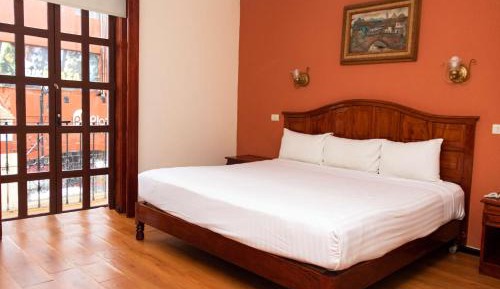 1 King Bed - Non Smoking