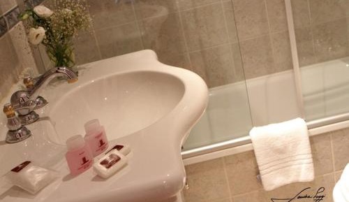 Queen Suite with Spa Bath