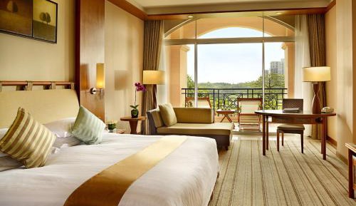 Deluxe Queen Room