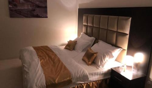 Apartment with Mountain View