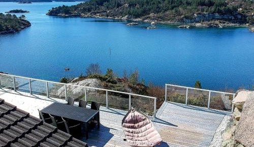 Five-Bedroom Holiday Home