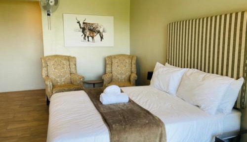 Deluxe Queen Suite