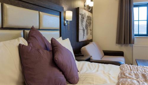 Executive Suite/Twin with Bath