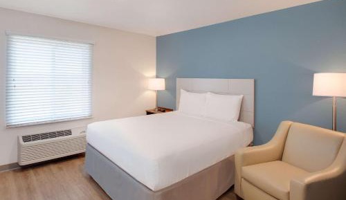 Queen Room  with Roll-In Shower - Disability Access/Non-Smoking