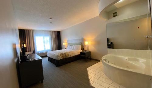 King Suite with Spa Bath - Non-Smoking