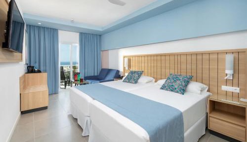 Double Room with Balcony and Sea View