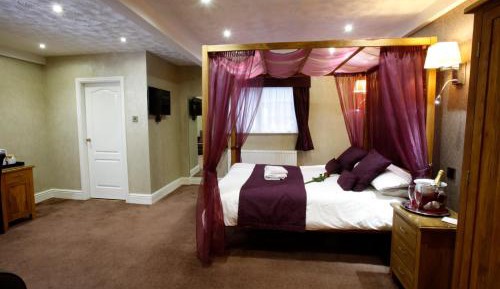 Premium Room with Four Poster Bed