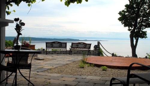 Deluxe Queen Room with Terrace and Sea View