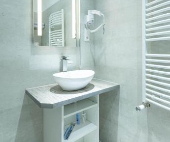 Deluxe One-Bedroom Apartment with Garden View