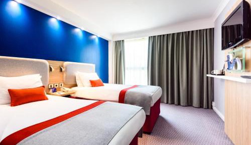 Standard Twin Room with Free Hot Breakfast - Accessible