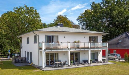 Apartment with Lake View