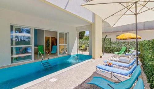 Deluxe Two-Bedroom Apartment with Balcony and Sea View