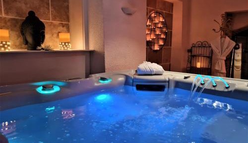 Suite with Hot Tub