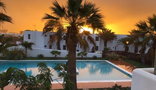 Apartment with Pool View 