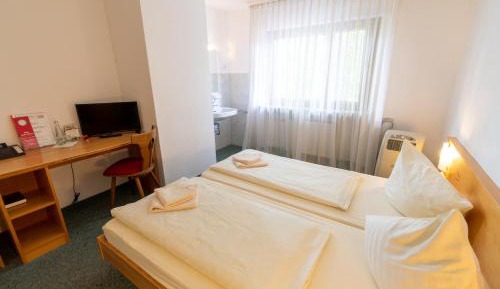 Economy Double Room with Shared Bathroom