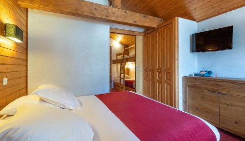 Family Room (2 Adults + 2 Children)