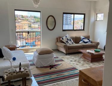 Apartment with Mountain View