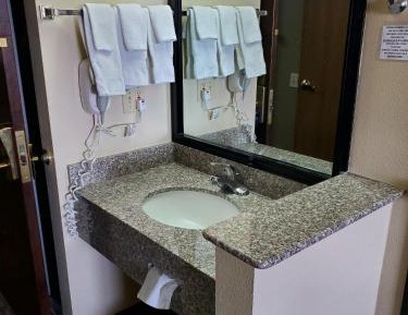 Queen Room with Two Queen Beds - Accessible/Non-Smoking 