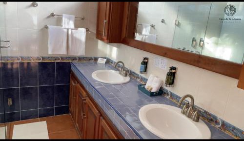 Deluxe Double Room with Side Sea View