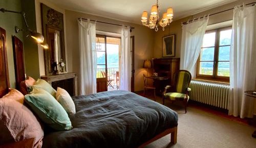 Suite with Balcony - Lake View